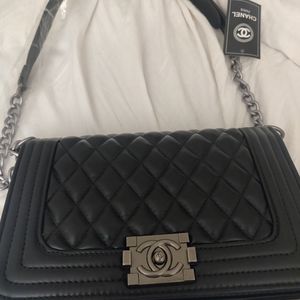 Chanel -Medium Boy bag